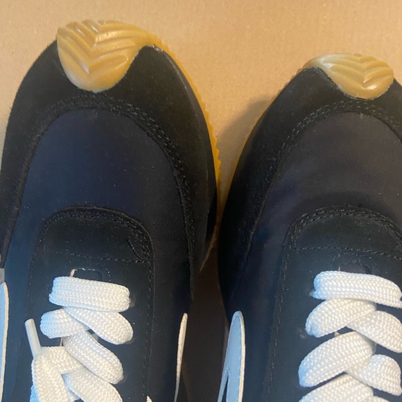 Steve Madden Black and White Sneakers with Gum Sole - Picture 3 of 4